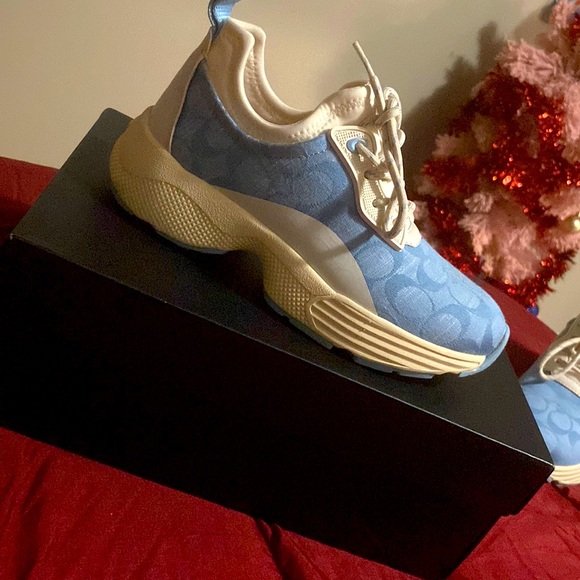 Too small for me couldn’t return them back only worn once comfy with box - Picture 1 of 2